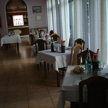 Hotel Mignon 50 Mt Dalla Spiaggia E Dall'Isola Pedonale Alassio Exterior foto