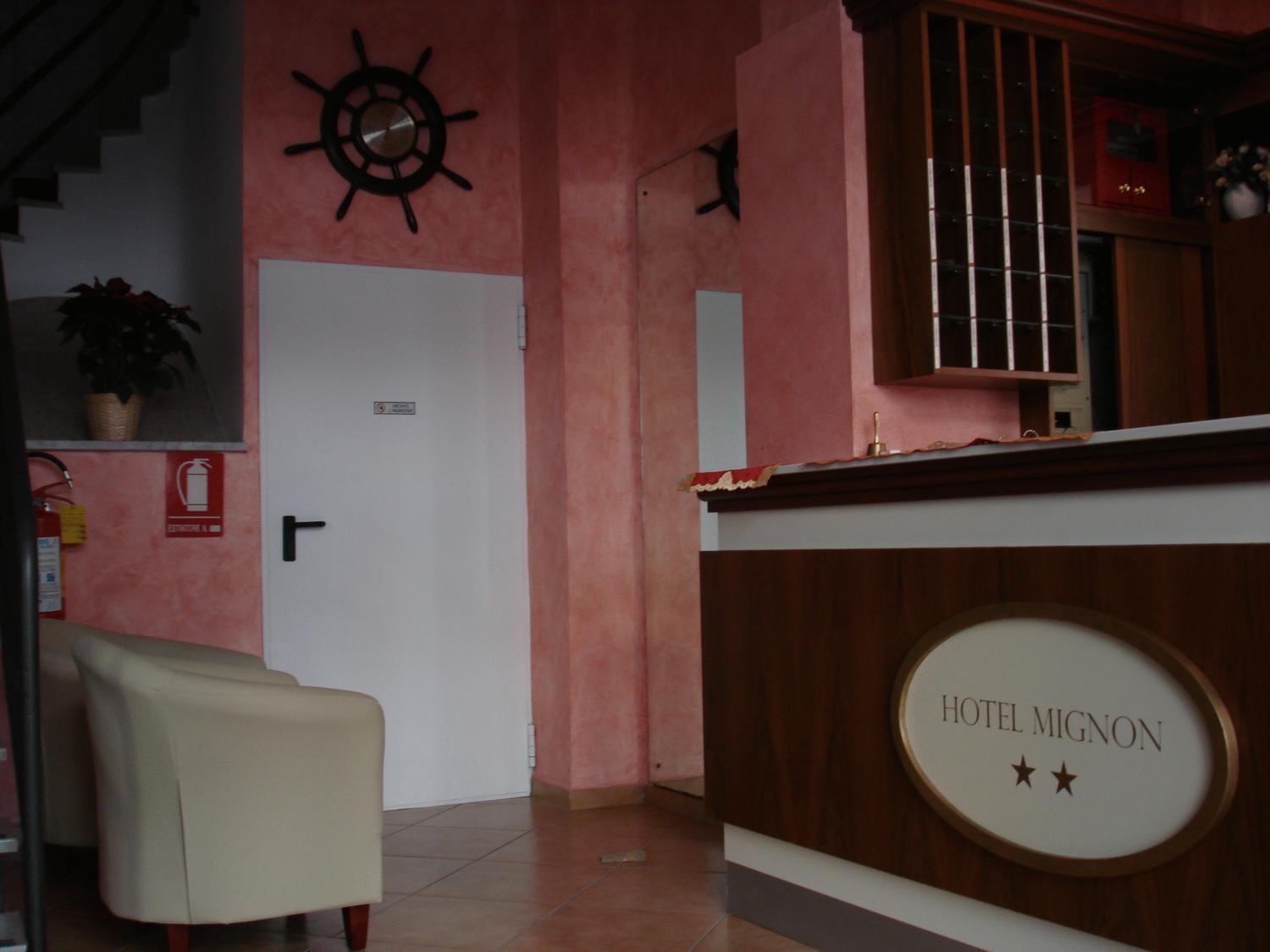 Hotel Mignon 50 Mt Dalla Spiaggia E Dall'Isola Pedonale Alassio Exterior foto