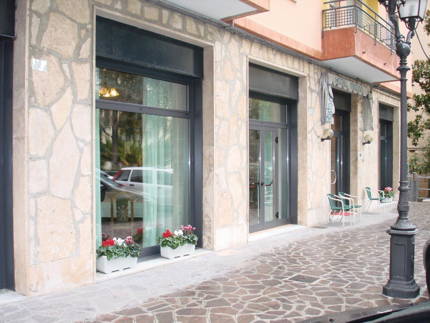 Hotel Mignon 50 Mt Dalla Spiaggia E Dall'Isola Pedonale Alassio Exterior foto
