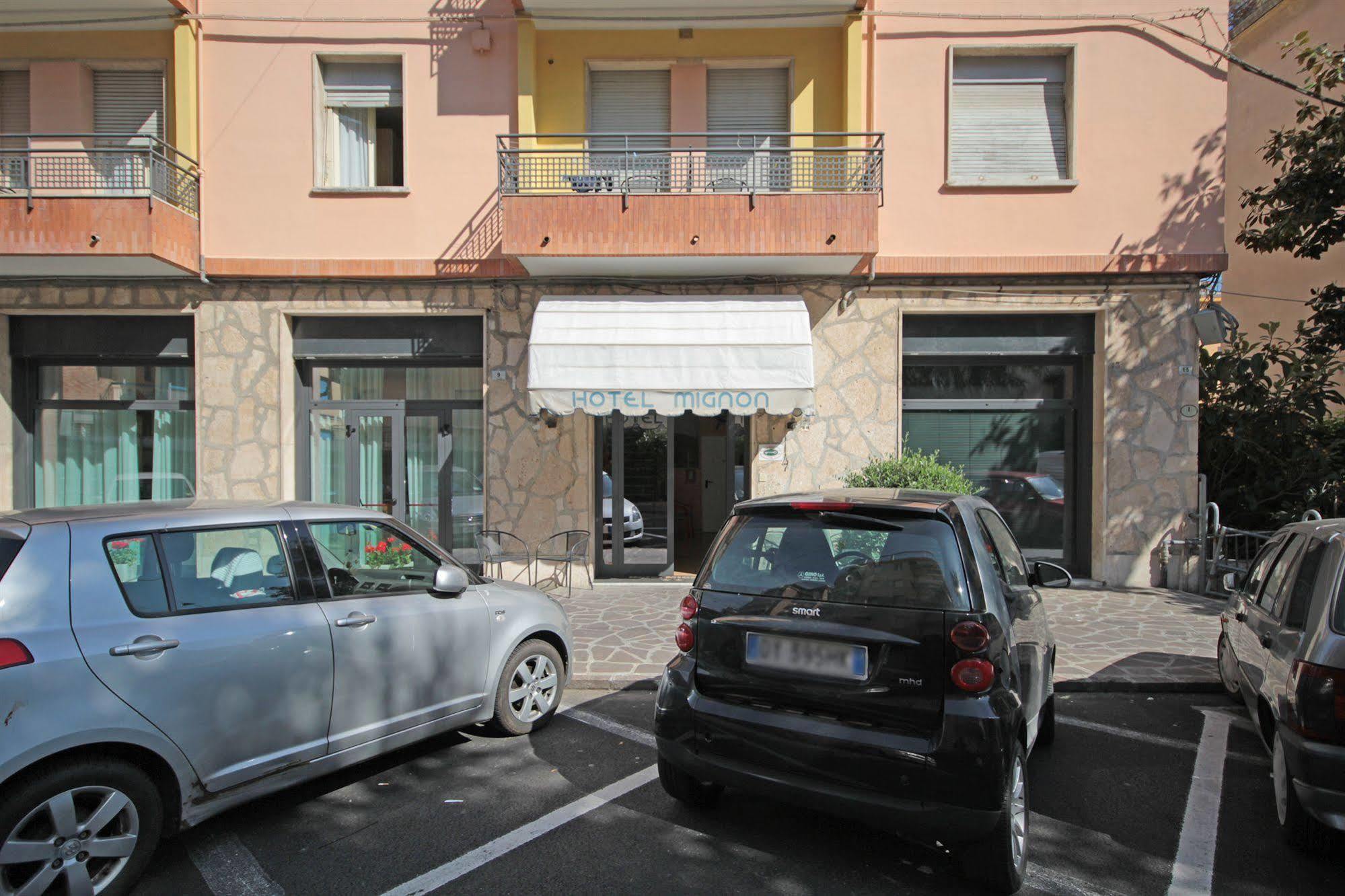 Hotel Mignon 50 Mt Dalla Spiaggia E Dall'Isola Pedonale Alassio Exterior foto